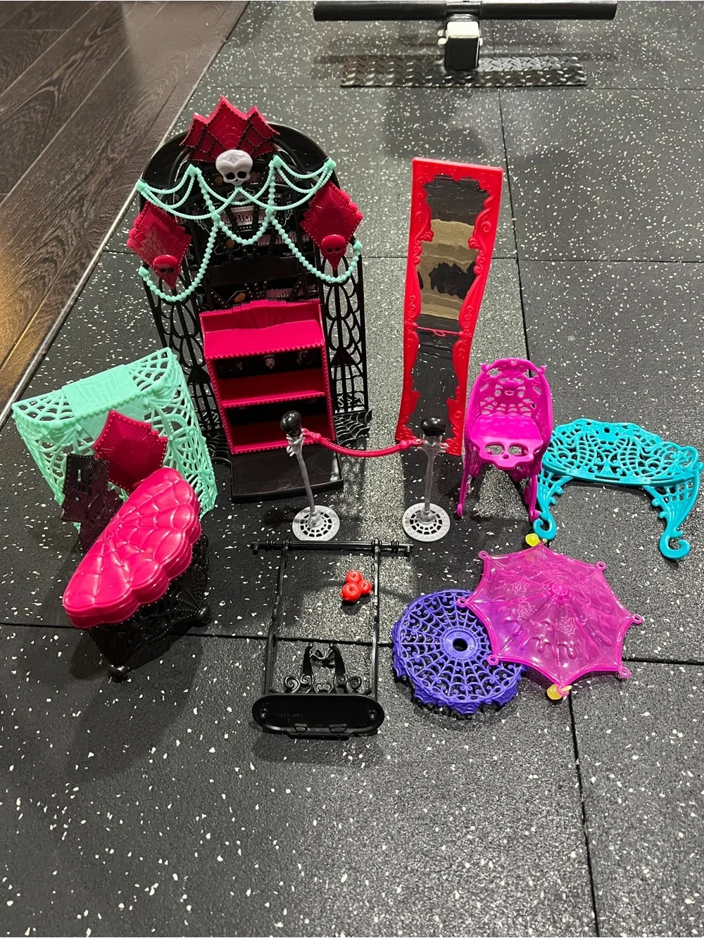Monster High Frights Camera Action Party Furniture & Freak mirror lot misc